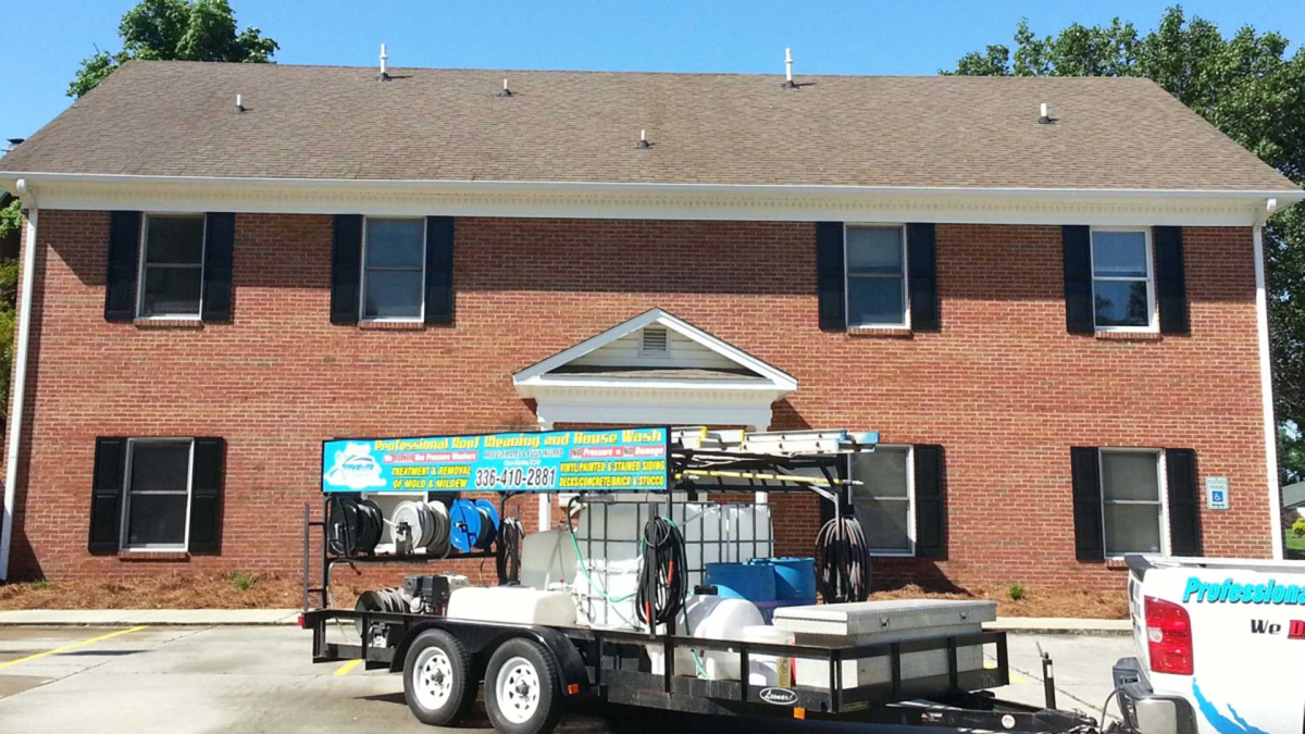 Pilot Mountain House Washing: Safe Soft Wash for Vinyl Siding & Wood